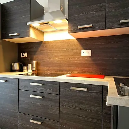 Pc 2 - Palm Court Apartment *
